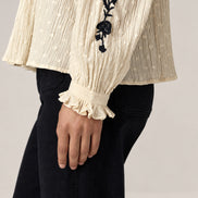 Maison Hotel, Blusa Avorio con Ricami a Contrasto Morfeo