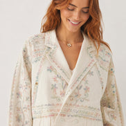 Antik Batik, Bomber in Denim Chiaro con Ricami Alex