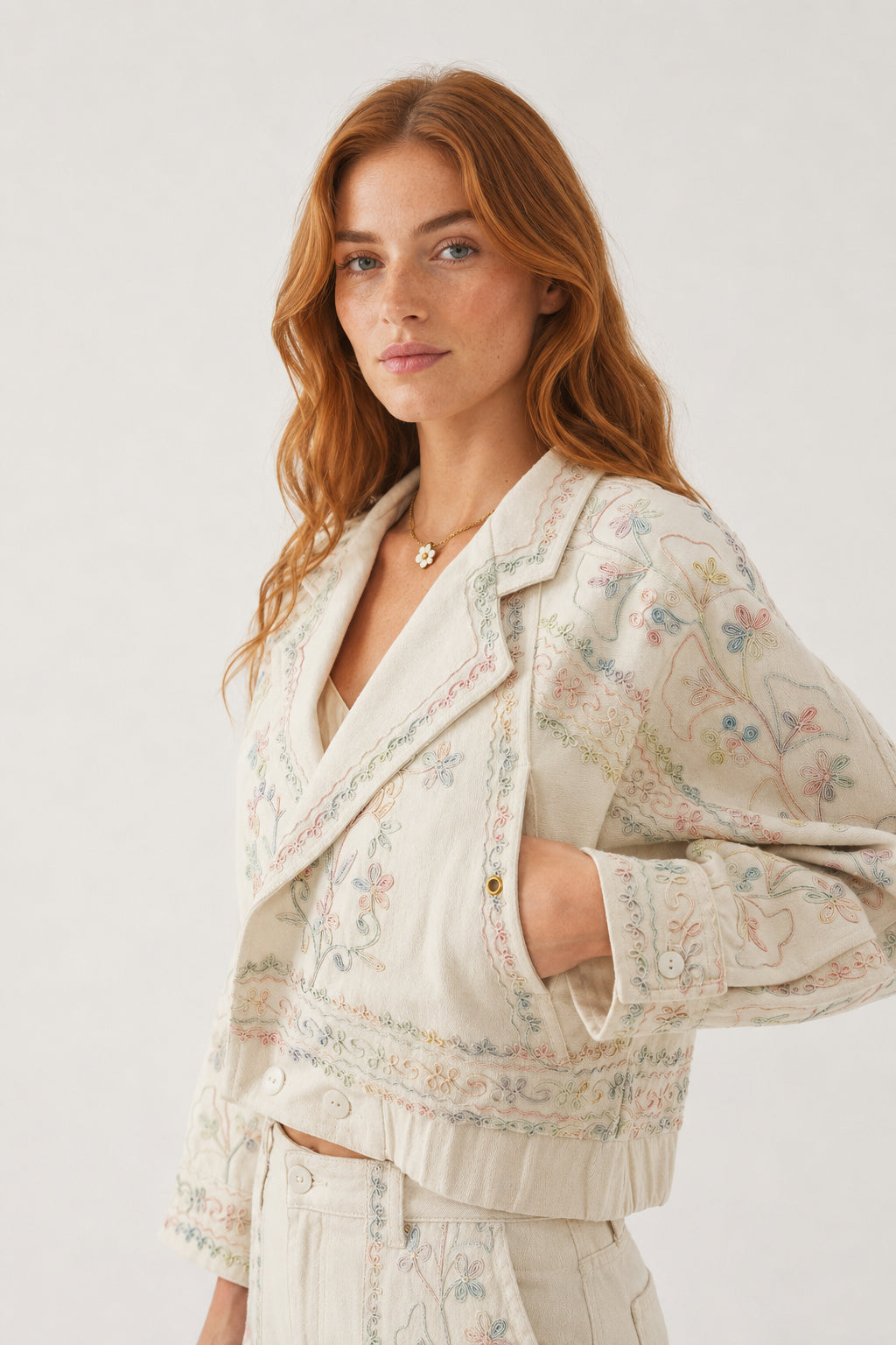 Antik Batik, Bomber in Denim Chiaro con Ricami Alex
