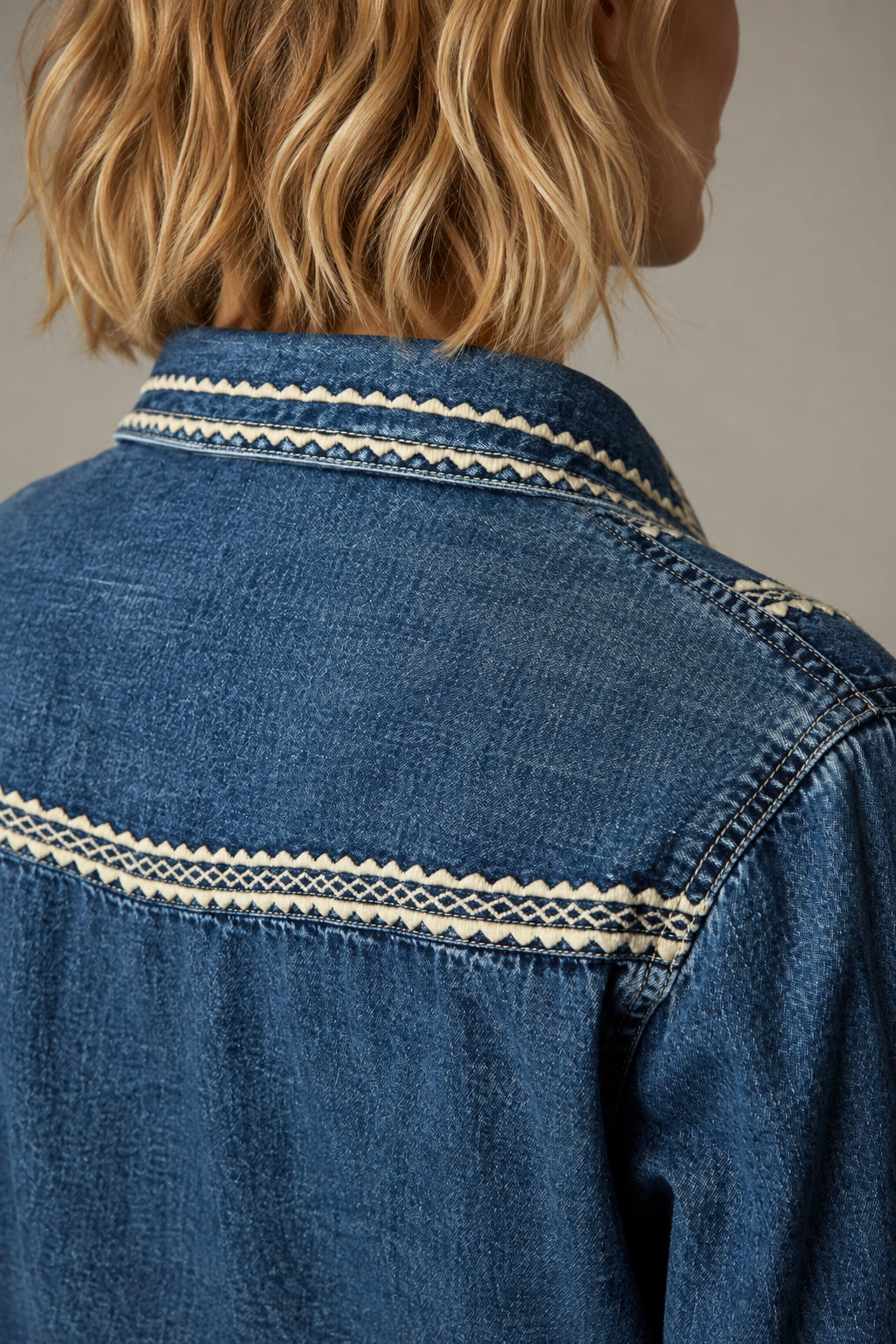 Maison Hotel, Camicia in Denim con Ricami a Contrasto Zach