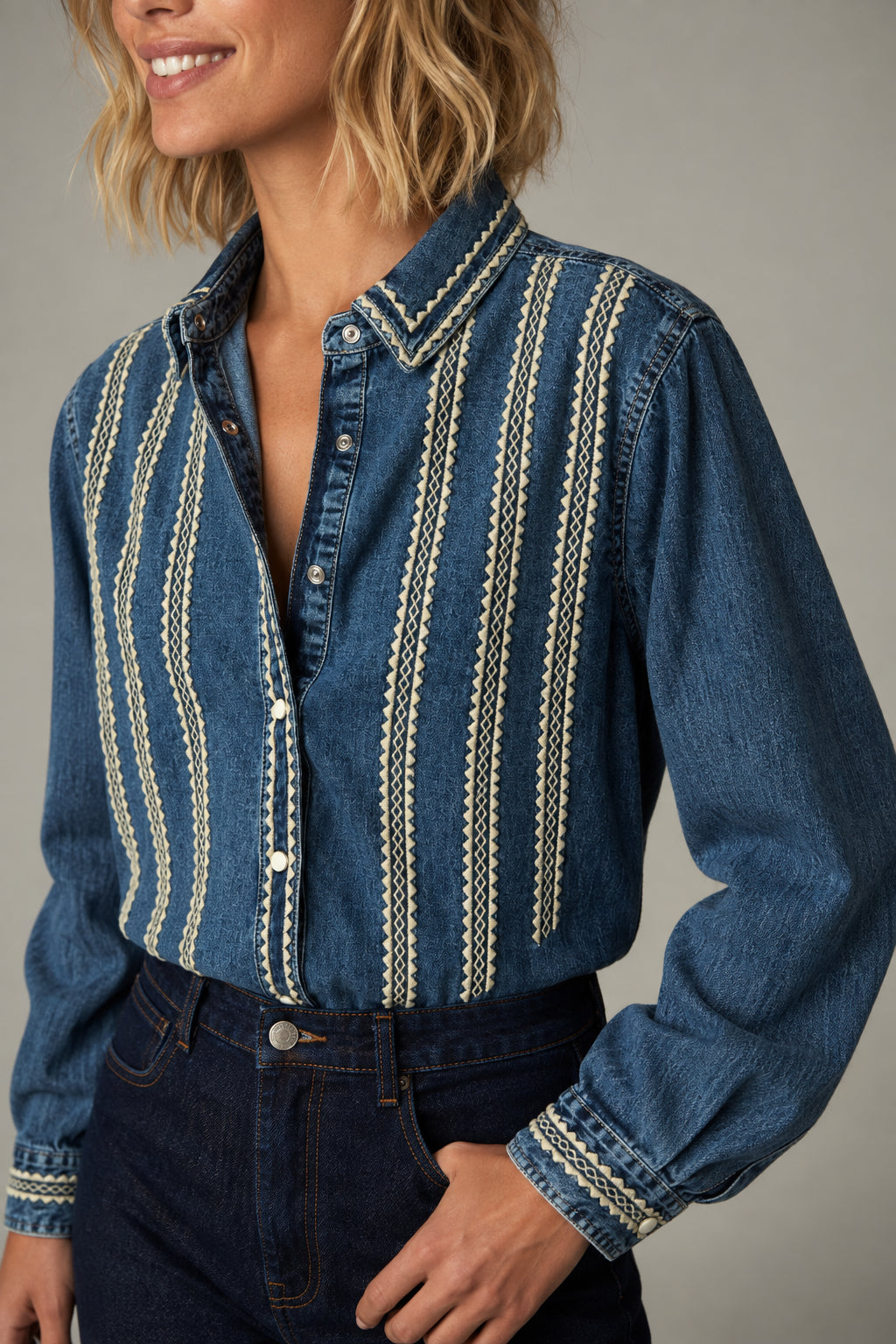 Maison Hotel, Camicia in Denim con Ricami a Contrasto Zach