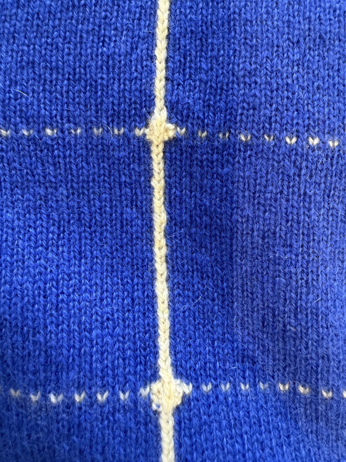 Guest In Residence, Cardigan in Cashmere Leggero con Trama Check