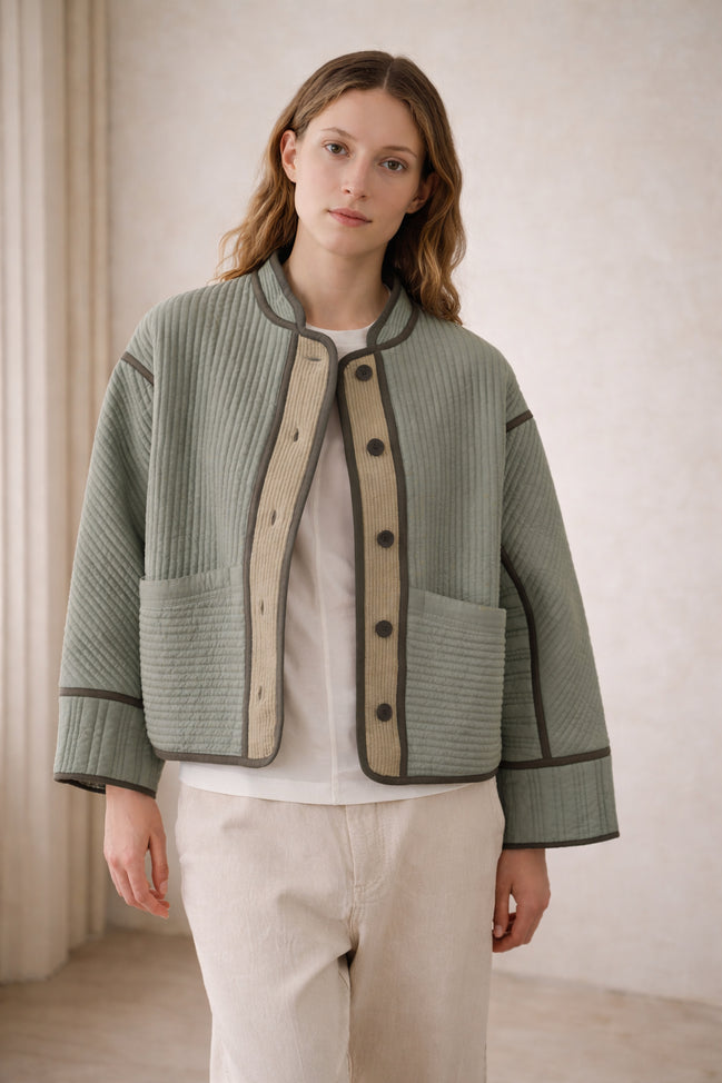Giacca Corta in Gabardine di Cotone Trapuntata Patchouli  Soeur