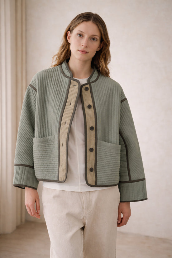 Giacca Corta in Gabardine di Cotone Trapuntata Patchouli  Soeur