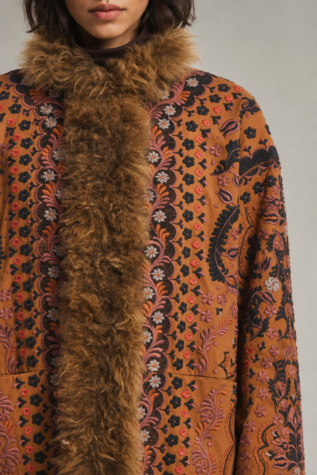 Antik Batik, Giaccone con ricami e pelliccia Ivan