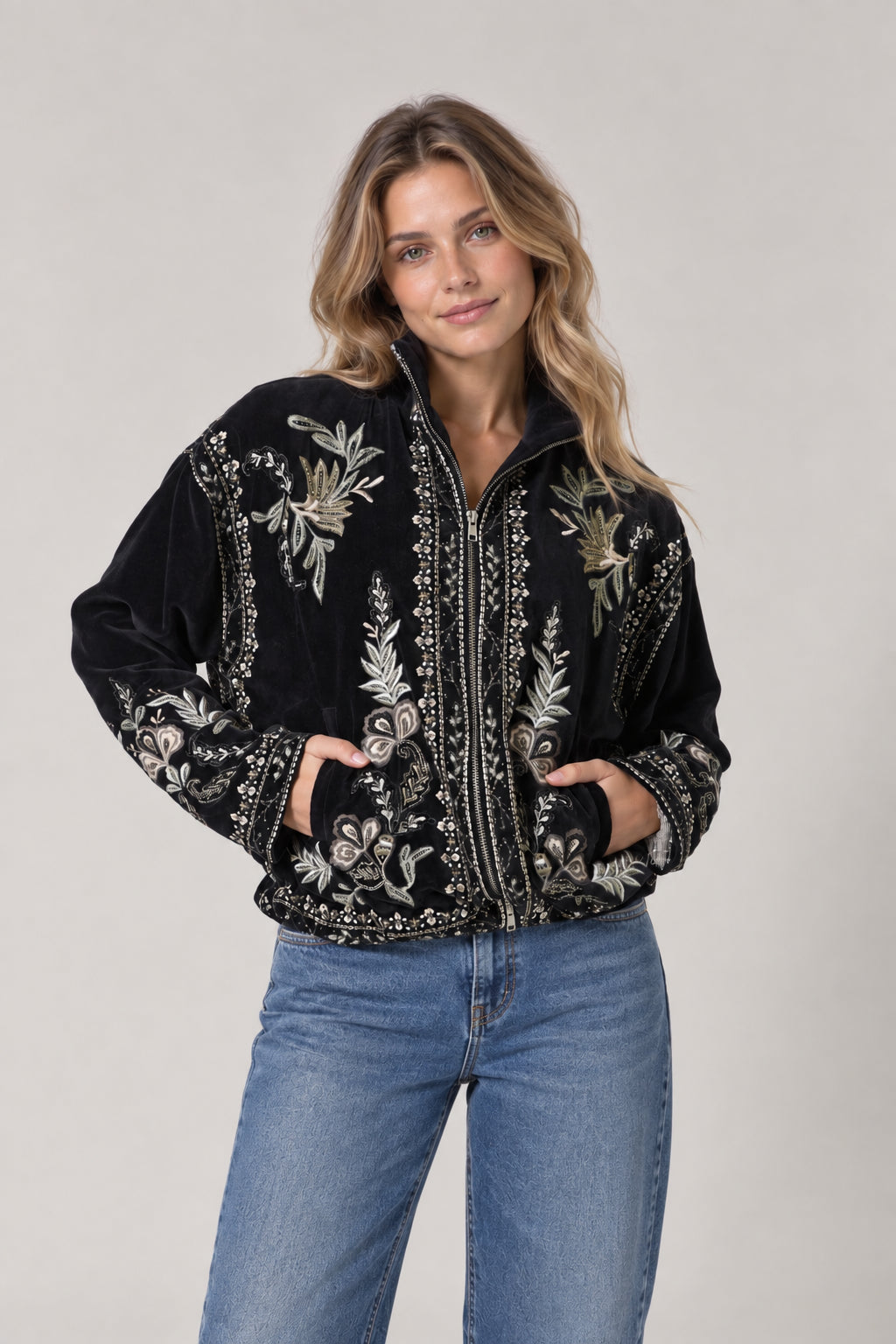 Scarlett Poppies, Bomber Corto  in Velluto Nero e Ricami a Mano