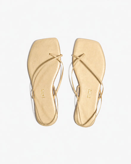 TKEES, Infradito in Pelle Oro con Cinturino Millie Square Toe
