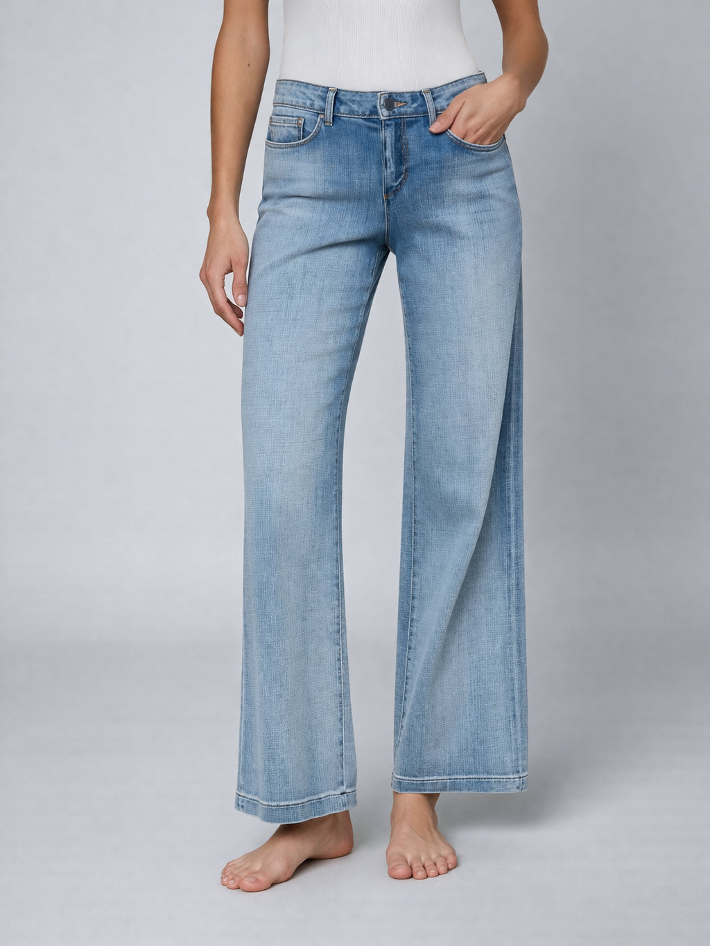 L'Agence, Denim Chiaro a Gamba larga con Vita Bassa Joanne