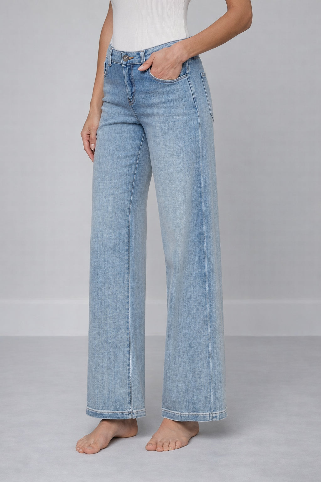 L'Agence, Denim Chiaro a Gamba larga con Vita Bassa Joanne