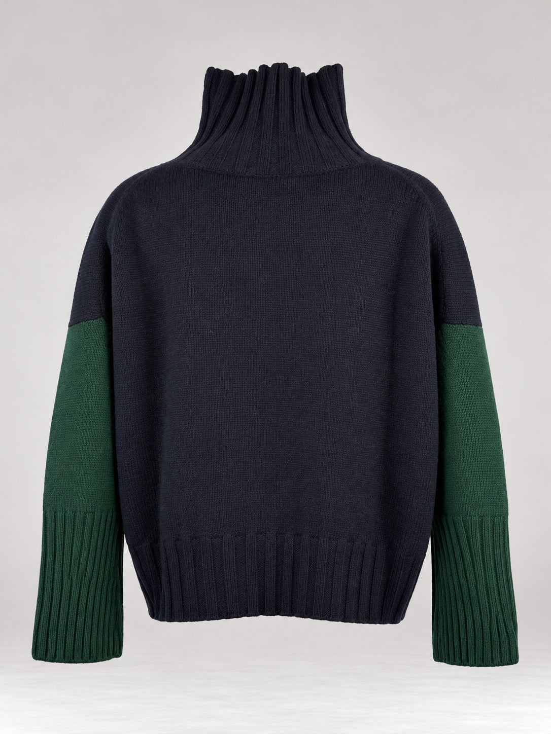 Inland, Maglione collo alto bicolore in cashmere con taschino