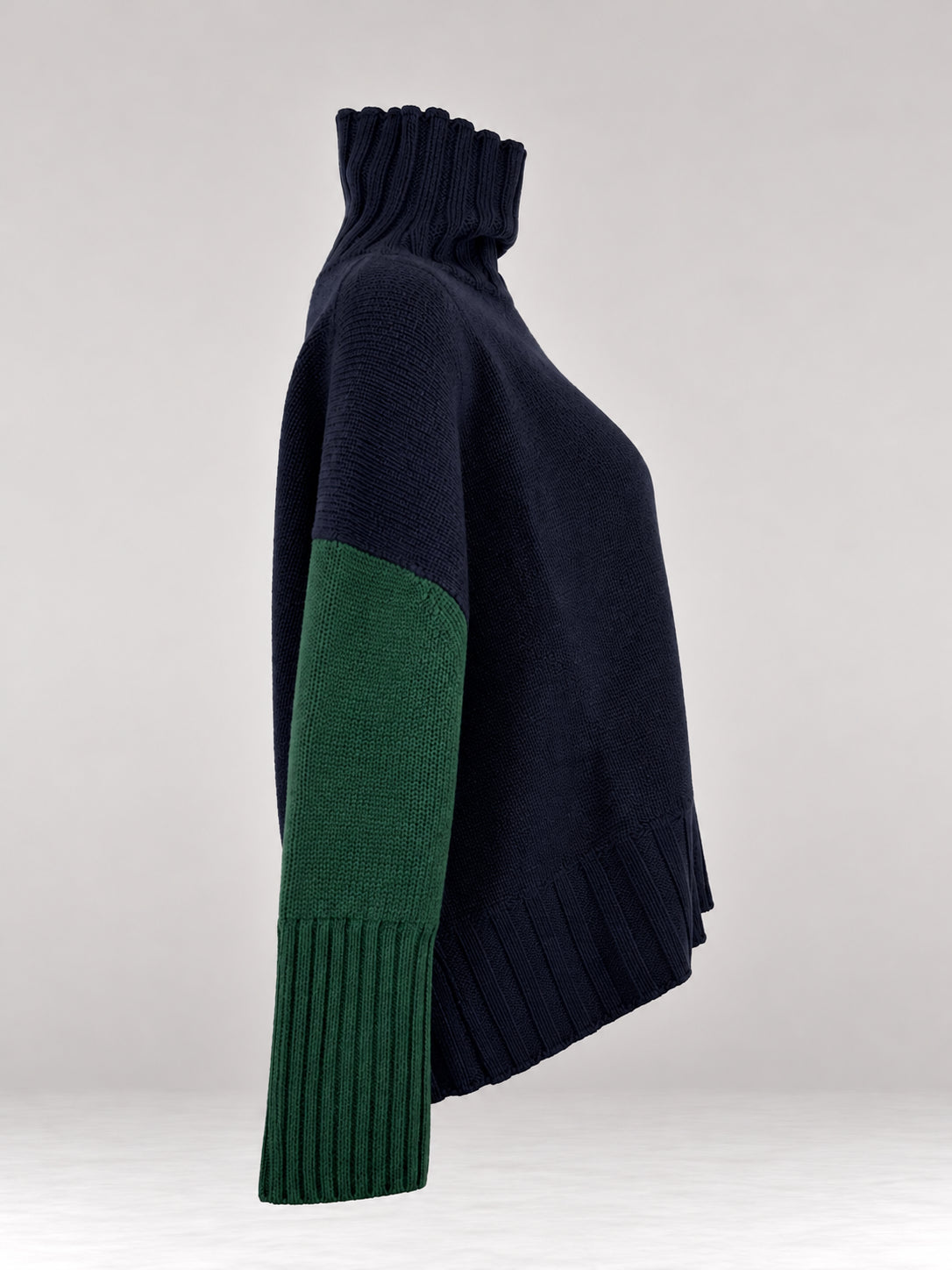 Inland, Maglione collo alto bicolore in cashmere con taschino