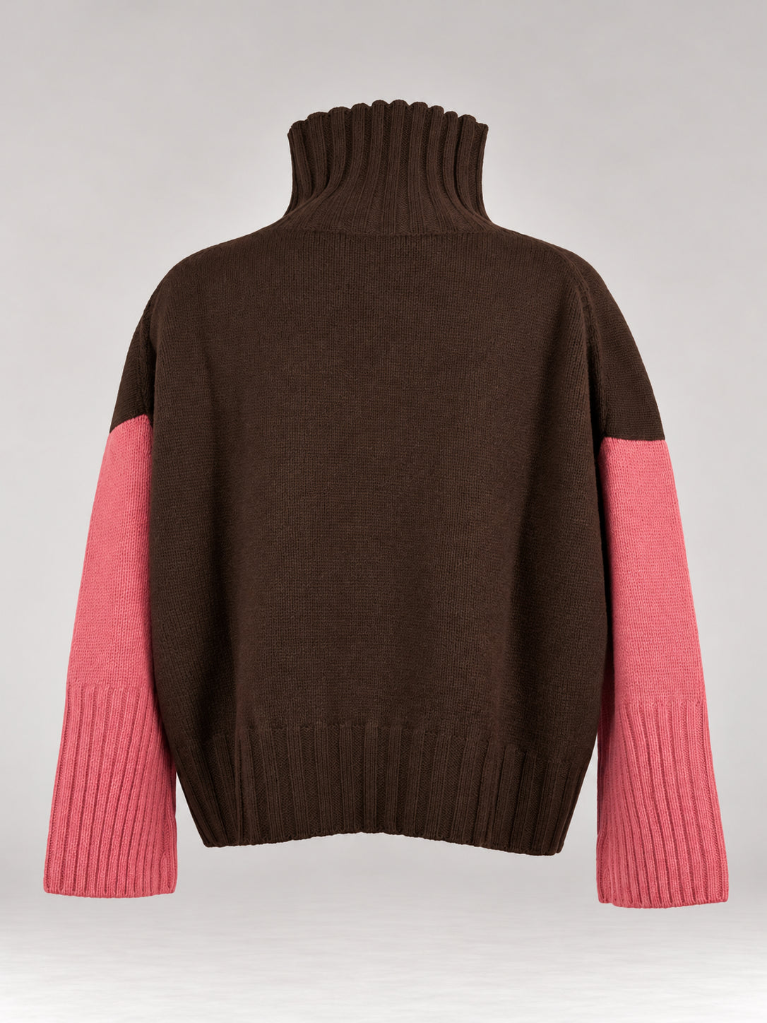 Inland, Maglione collo alto bicolore in cashmere con taschino