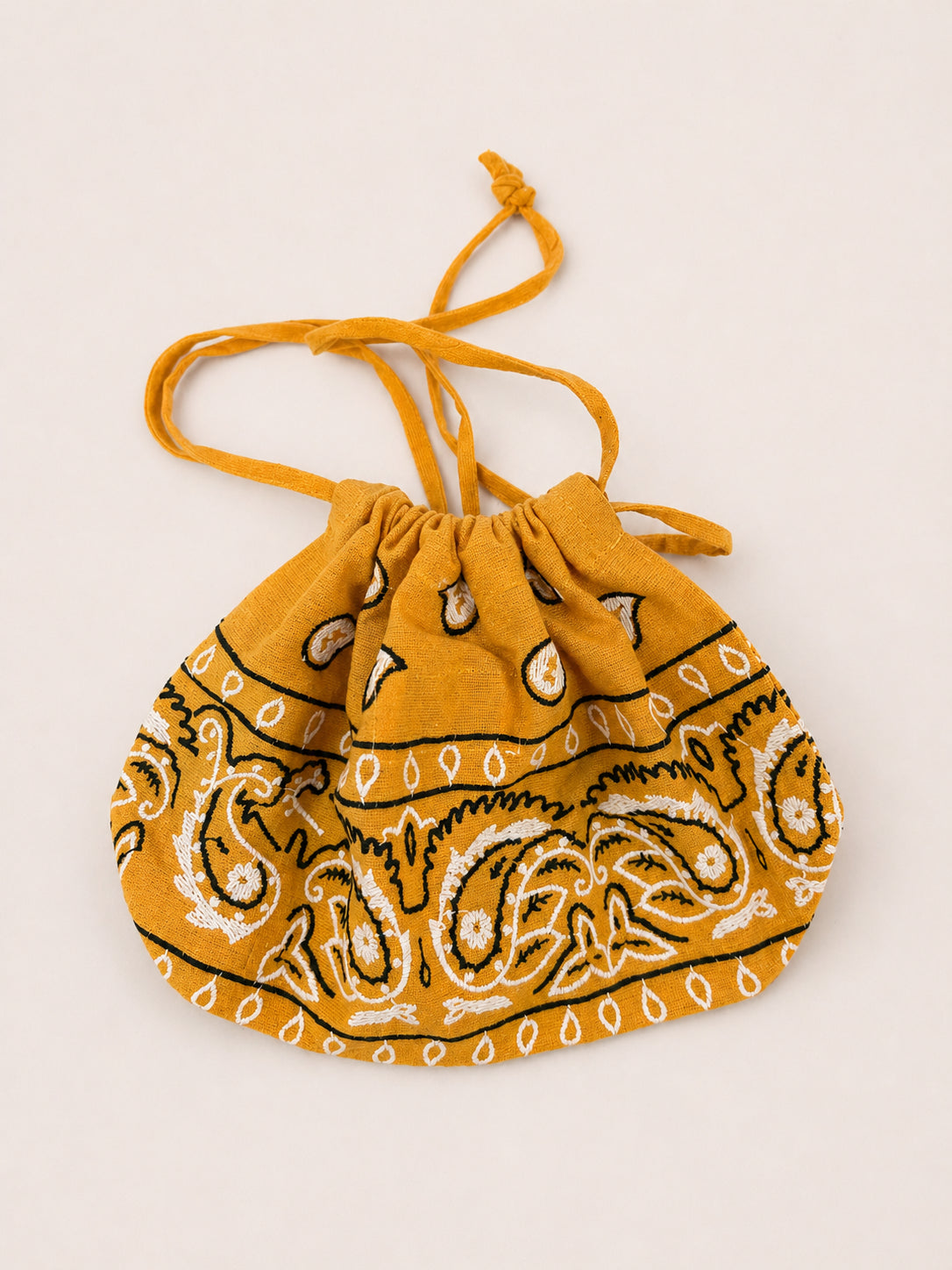 Orsina, Pochette Ricami Bandana