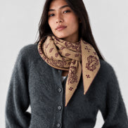 Guest In Residence, Sciarpa Bandana in Cashmere Jacquard Wild Rag