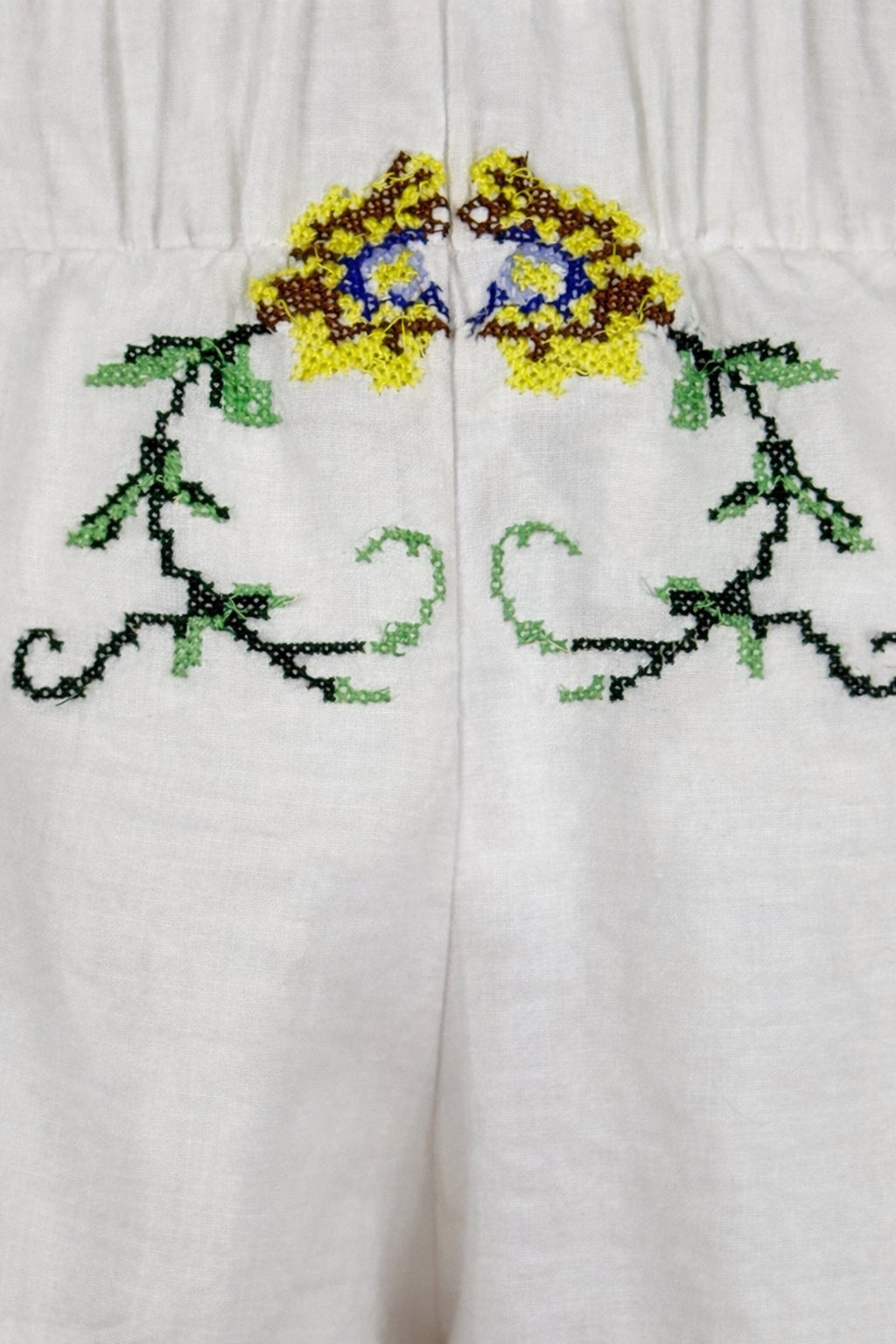 Orsina, Shorts con Rose Ricamate Punto Croce