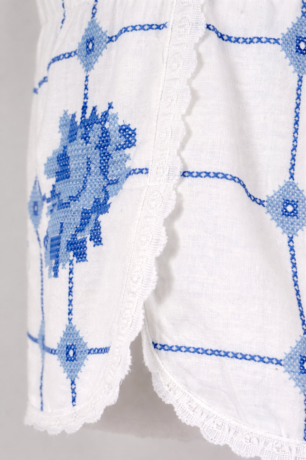 Orsina, Shorts Ricami Rose Azzurre Punto Croce
