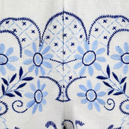 Orsina, Short Con Ricami Motivo Fiori Blu