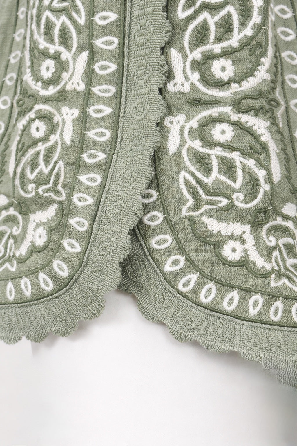 Orsina, Shorts con Ricami Bandana