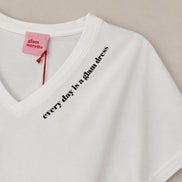 T-shirt Bianca Scollo a V Over Manica Corta con Scritta
