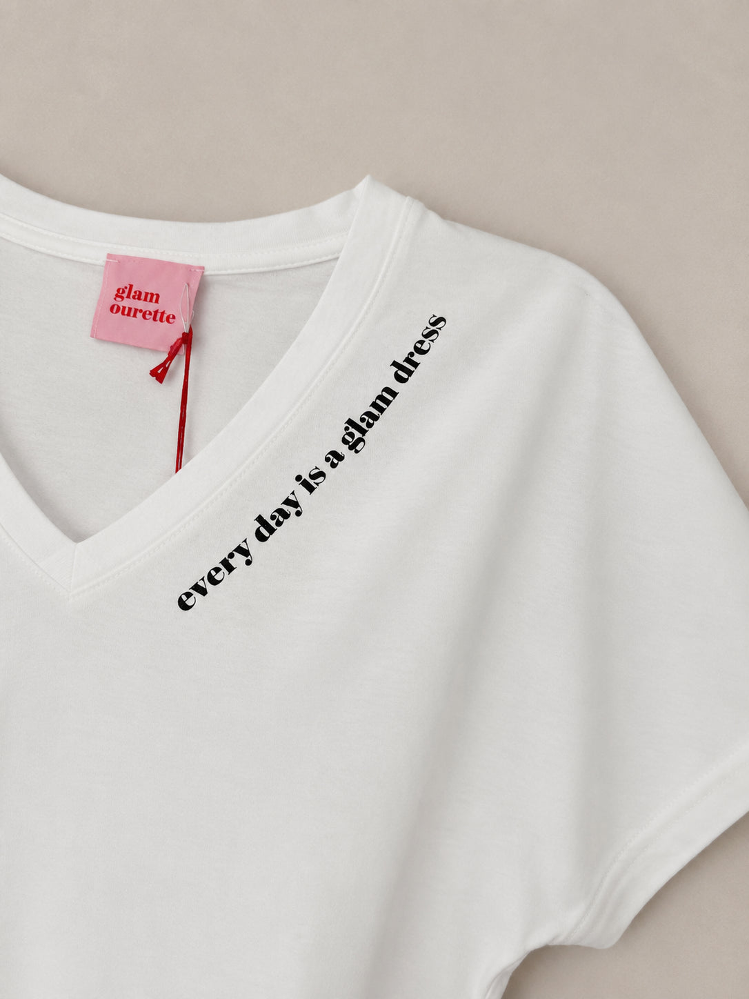 T-shirt Bianca Scollo a V Over Manica Corta con Scritta