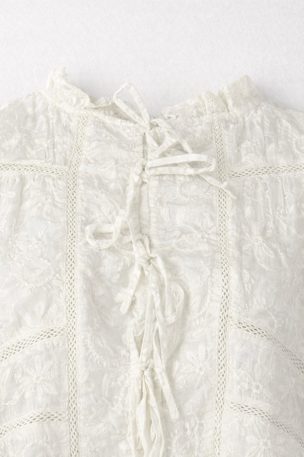 Top Senza Maniche in Pizzo con Lacci Bianco Camila Maison Hotel