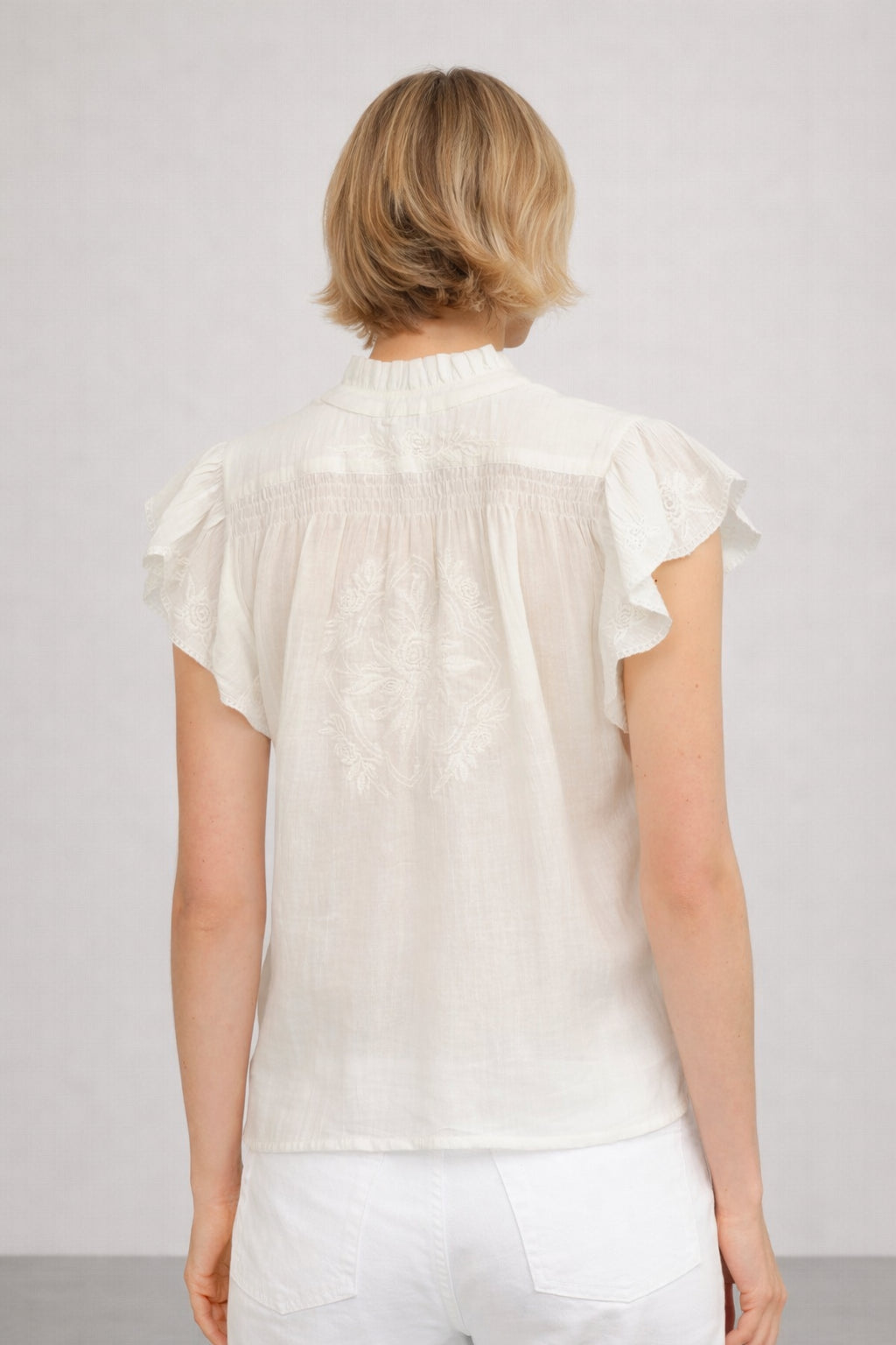 MA.BE Apparel,  Top Ecru con Pizzo e Ricamo Floreale Lilia