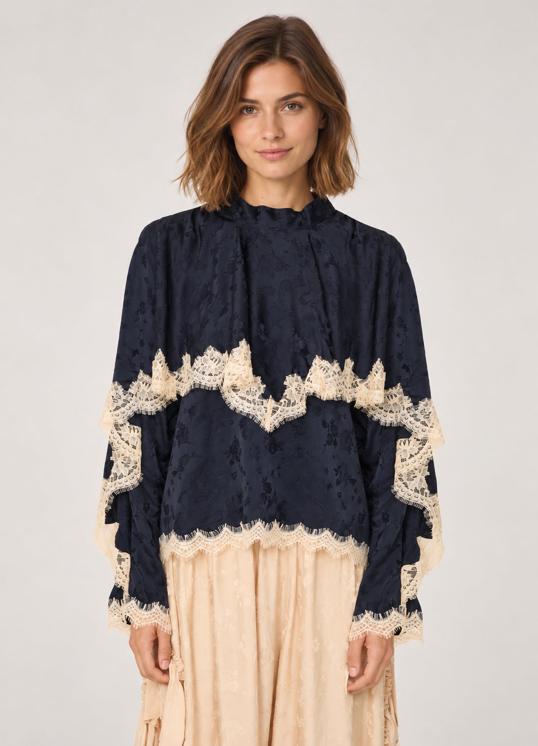 Sea NY,  Blusa con Rivestimento a Mantella e Pizzo