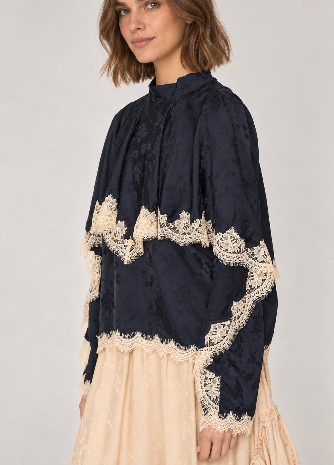 Sea NY,  Blusa con Rivestimento a Mantella e Pizzo