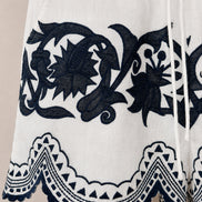 Benaras, Shorts in Lino con Ricami