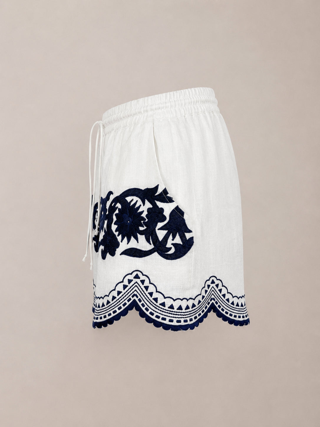 Benaras, Shorts in Lino con Ricami