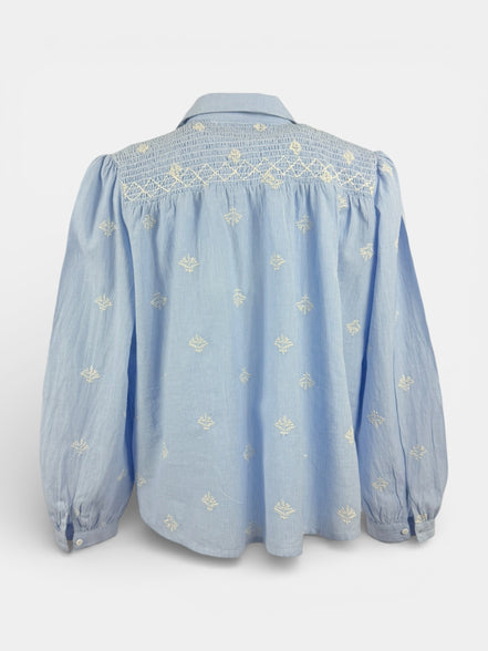 Camicia azzurra a Righe Sottili con Ricami e Punto Smoke Maison Hotel